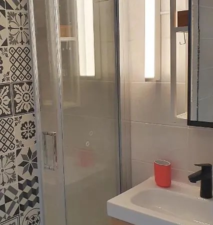 Апартаменты Studio Cabine Secteur Pinede Avec Piscine